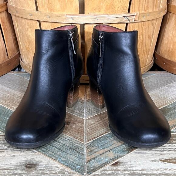 Dansko Perry Burnished Black Leather Waterproof Zip Up Ankle Booties Women EU 40 - Picture 7 of 13
